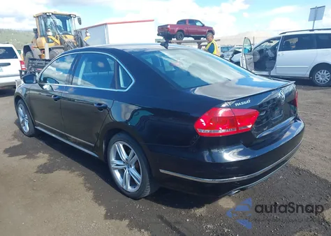 2013 Volkswagen Passat 3.6L V6 Sel Premium z USA, uszkodzony, nr VIN 1VWCM7A33DC124171
